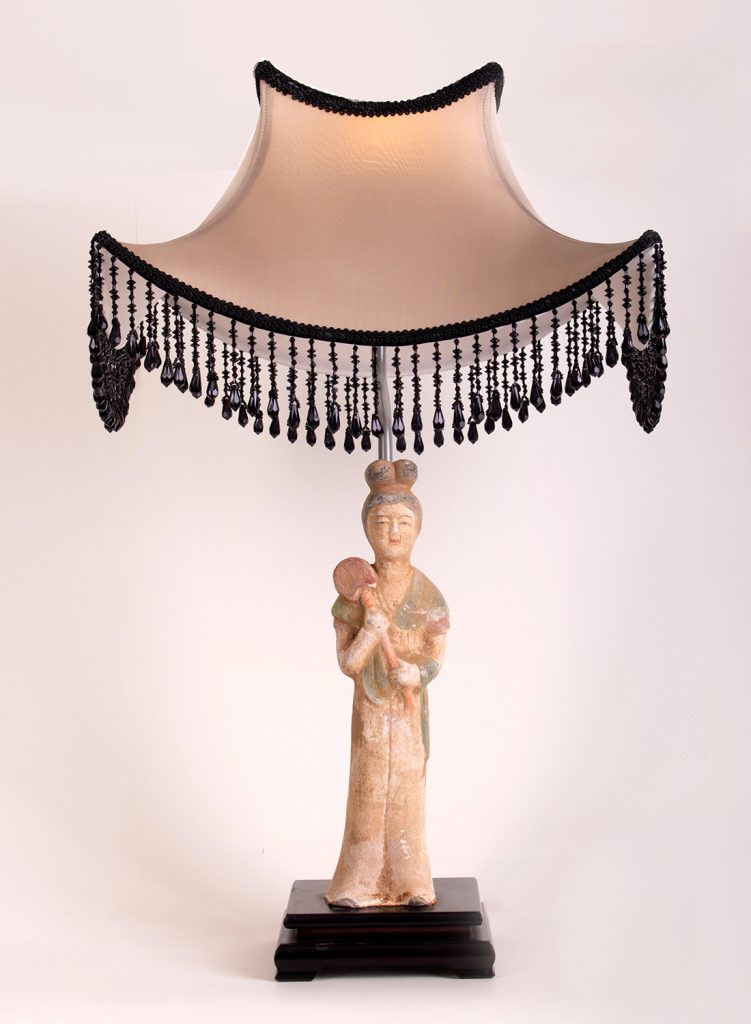 Lampa dvorska dama s lepezom4