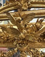 Pozlaćeno ogledalo kruna s orlom i girlanda