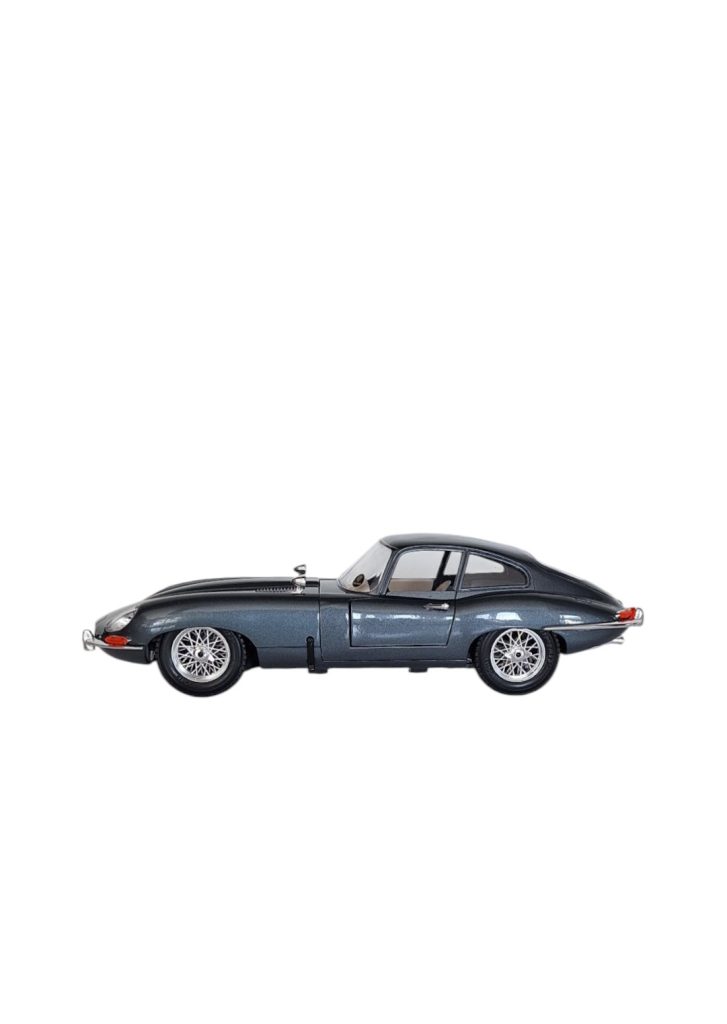 Jaguar E Type Coupe 1 18