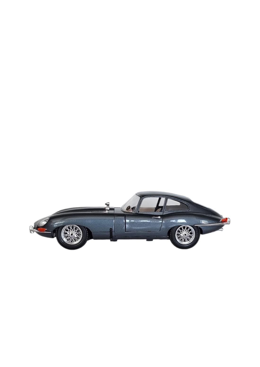 Jaguar E Type Coupe 1 18