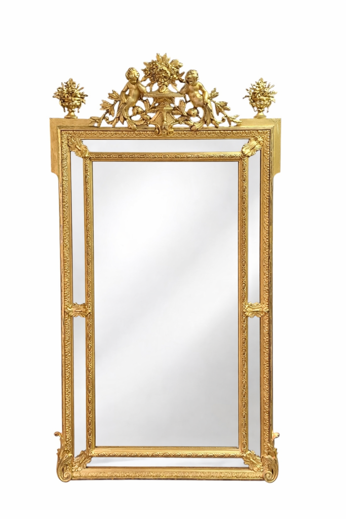 Pozlaceno ogledalo s putti figurama
